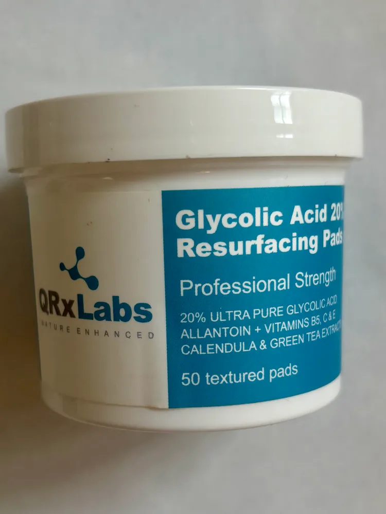 Glycolic Acid 20% Resurfacing Pads for Face & Body with Vitamins B5, C & E, Green Tea, Calendula, Allantoin - Exfoliates Surface Skin and Reduces Appearance of Fine Lines and Wrinkles - Peel Pads